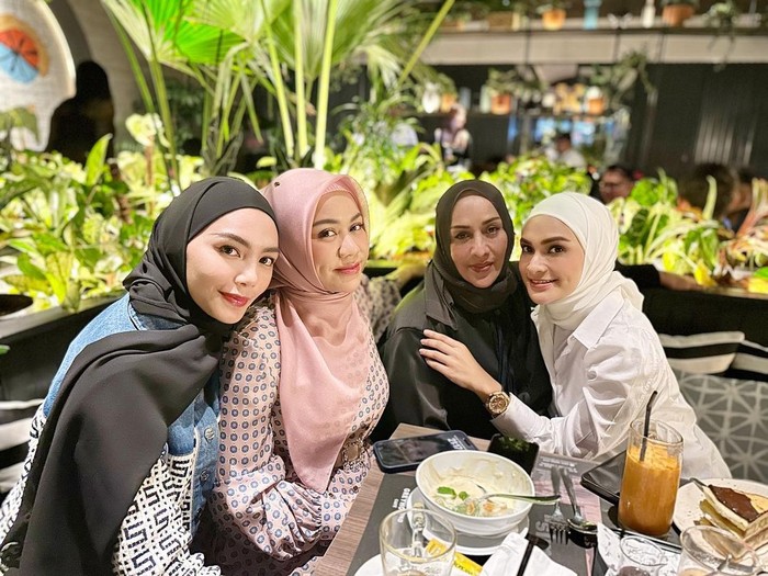 Zita Anjani Zita Anjani