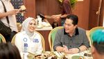 Gaya Zita Anjani Jajan Bubur Ayam Kaki Lima hingga Restoran