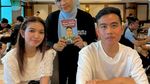 Gaya Zita Anjani Jajan Bubur Ayam Kaki Lima hingga Restoran