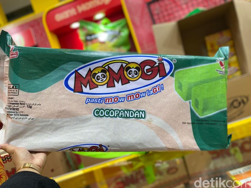5 Jajanan Unik di PRJ 2024, Ada Keripik Jumbo hingga Wafer Raksasa