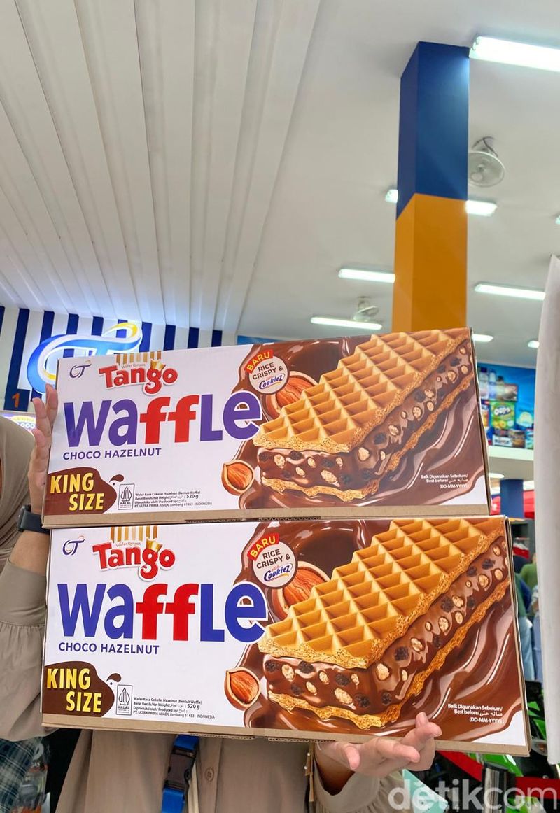 5 Jajanan Unik di PRJ 2024, Ada Keripik Jumbo hingga Wafer Raksasa