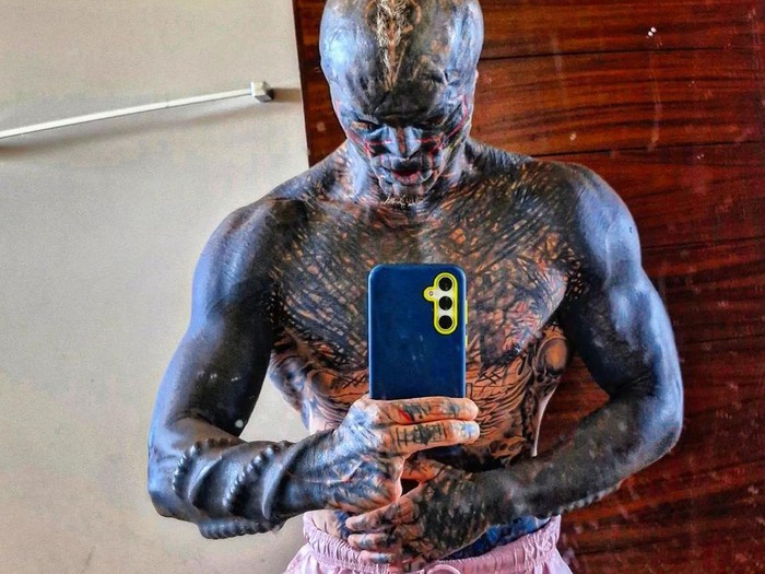 Anthony Loffredo, pria yang terobsesi jadi alien Anthony Loffredo, pria yang terobsesi jadi alien