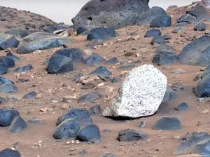 Pertama Kalinya, NASA Temukan Batu Berwarna Terang di Mars
