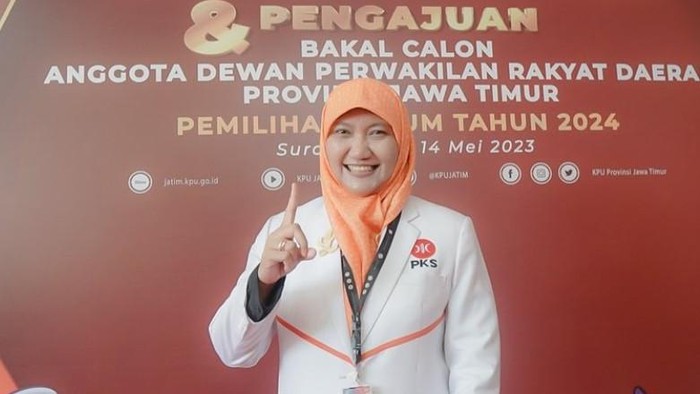 Bendaraha PKS Jatim Lilik Hendarwati