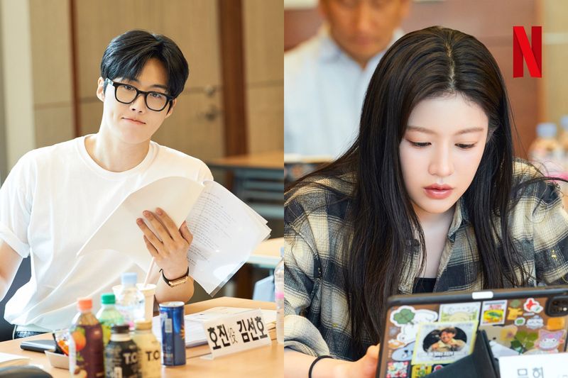 Aktor dan aktris pemeran drama Korea Can This Love Be Translated di sesi pembacaan naskah pertama.