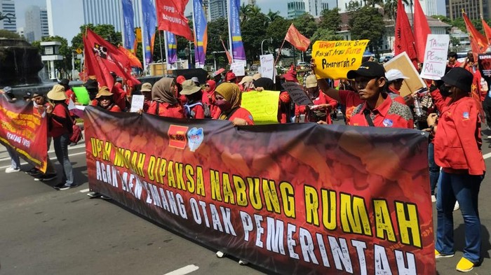 Gerakan Buruh bersama Rakyat (Gebrak) menggelar demo menolak Tabungan Perumahan Rakyat (Tapera) hari ini. Aksi ini dilakukan di kawasan Patung Kuda, Jakarta Pusat, Kamis (28/6/2024)