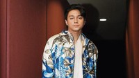 Deva Mahenra belum lama ini berperan sebagai Aris, suami yang berselingkuh dengan adik iparnya di film Ipar Adalah Maut. Foto: dok. Instagram Deva Mahenra