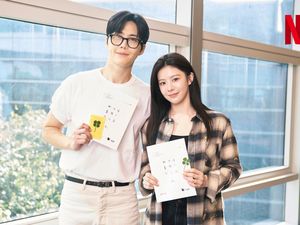 Kim Seon Ho & Go Yoon Jung Terlihat di Jepang, Syuting Drakor Romcom Netflix