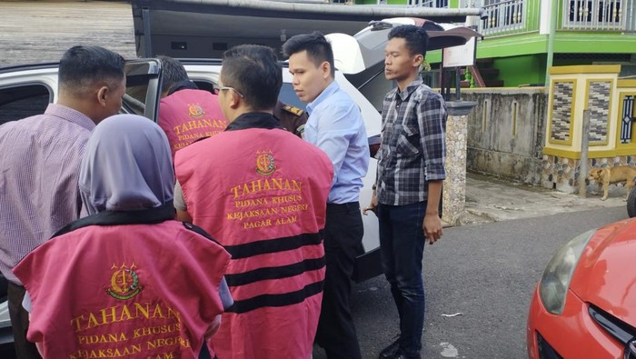 Eks ASN BPN Pagar Alam, tersangka dugaan korupsi dalam kasus mapia tanah kawasan Gunung Dempo akan segera disidang. Sebab mereka masuk tahap II dari penyidik Pidsus Kejari Pagar Alam ke penyidikan penuntut umum.