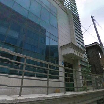 Gedung yang dibeli Kim Woo Bin dan bekas gedung yang pernah ditempati BTS.