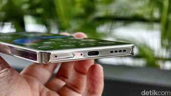 Mengusung baterai 5.000 mAh dengan dukungan fast charging 45W.Foto: Adi Fida Rahman/detikINET