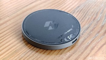 Infinix memberikan Wireless charger pod.Foto: Adi Fida Rahman/detikINET