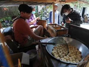 Ini Alasan Kocak Mengapa Orang Menyesal Jajan Tahu Bulat