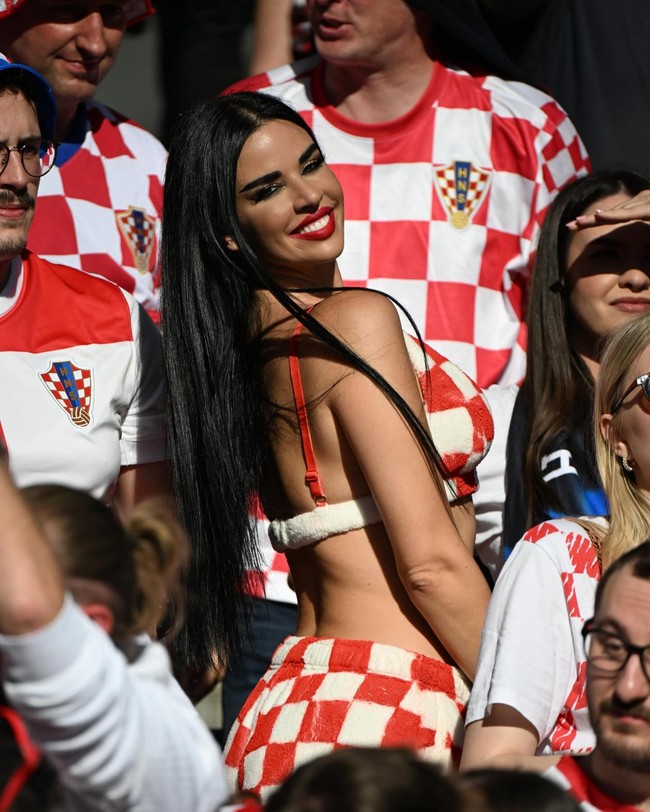 Terkenal sejak Piala Dunia, Ivana mengaku ada rumor dan informasi yang salah tentangnya. Salah satu adalah soal umur. Tahun ini ia sudah menginjak usia 31.  Foto: Instagram @knolldoll