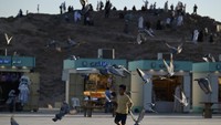 Jabal Uhud adalah gunung batu berwarna kemerahan. Penduduk Madinah biasa menyebut Jabal Uhud dengan bukit menyendiri. Jabal Uhud menjadi saksi dari perang dahsyat antara kaum muslimin melawan kaum musyrikin. Foto: ANTARA FOTO/SIGID KURNIAWAN
