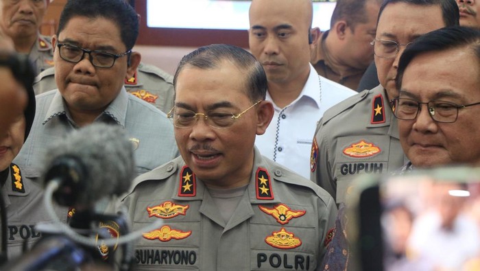 Kapolda Sumbar Irjen Suharyono memaparkan perkembangan penanganan kasus tawuran remaja di Padang. (Dok. Istimewa).