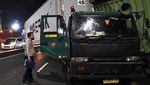 Truk Kontainer Tabrak Pagar Bengkel Las di Bekasi
