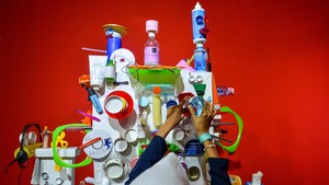 Pameran seni Hocus Pocus karya dua seniman dari Recycle Experience itu diselenggarakan dalam rangkaian Family Art Month.