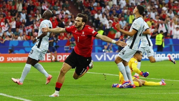 Soccer Football - Euro 2024 - Group F - Georgia v Portugal - Arena AufSchalke, Gelsenkirchen, Germany - June 26, 2024  Georgias Khvicha Kvaratskhelia celebrates scoring their first goal REUTERS/Bernadett Szabo