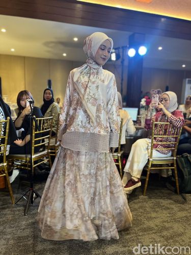 Koleksi kolaborasi Nada Puspita bersama Hong Kong Tourism Board