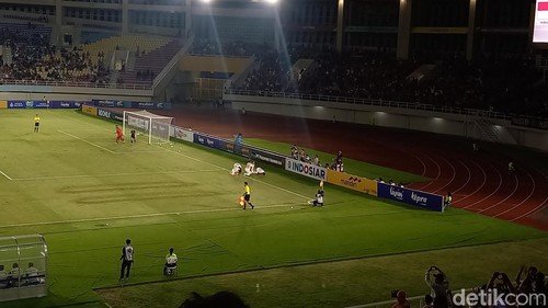 Laga Timnas Indonesia melawan Timnas Laos di Piala AFF U-16 2024, di Stadion Manahan Solo, Kamis (27/6/2024).