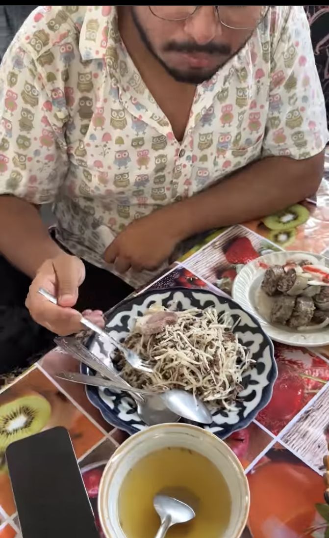 Liburan ke Uzbekistan, Food Vlogger Ini Cicip Spaghetti Kuda!