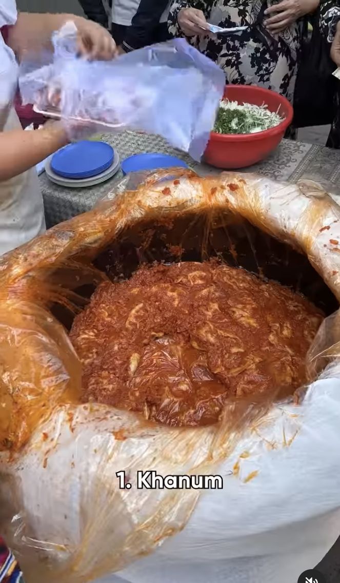 Liburan ke Uzbekistan, Food Vlogger Ini Cicip Spaghetti Kuda!