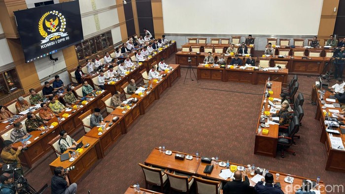 Menkominfo di DPR