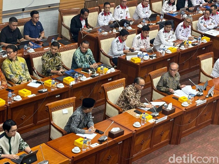 Menkominfo di DPR