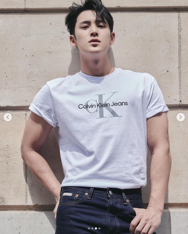 Visual Ideal Type Tournament demikian Dokter Lee Kyung-mook membuat konten yang berisi daftar idol K-Pop dengan visual paling ideal di kanal YouTube miliknya Objet Plastic Surgery. Dalam daftar tersebut ada 32 idol yang dinilainya. Salah satu yang menarik perhatiannya adalah Mingyu dari Seventeen. Foto: dok. Instagram @min9yu_k