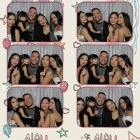 Naura dan Neona juga melakukan photo box bersama keluarganya. Keluarga Nola B3 itu tampil kompak dan harmonis. Foto: Instagram/@naura.ayu