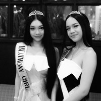 Lahir di bulan yang sama, kedua putri Nola B3 baru saja merayakan ulang tahun mereka. Tampil kompak mengenakan mahkota dan selempang, gaya Naura dan Neona disebut-sebut bak Puteri Indonesia hingga Kylie dan Kendall versi Indonesia. Foto: Instagram/@naura.ayu