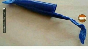 Memang paling enak gigitin tutup pulpen. Foto: Instagram/zona.murid