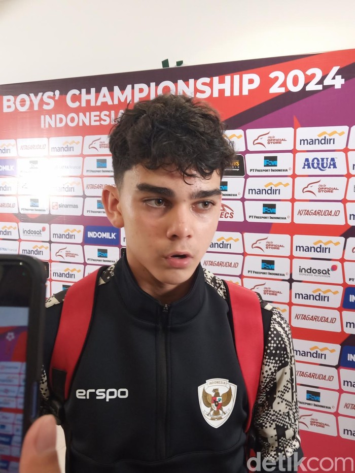 Pemain diaspora Timnas Indonesia U-16 Mathew Ryan Baker, saat ditemui di Stadion Manahan Solo, Kamis (27/6/2024).