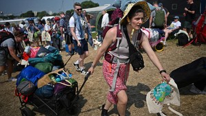 Festival Glastonbury adalah salah satu festival seni pertunjukan terbesar dan paling bergengsi di dunia, yang diselenggarakan setiap tahun di Worthy Farm di Pilton, Somerset, Inggris.