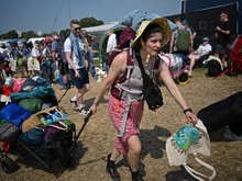 Pencinta Musik Mulai Berdatangan untuk Glastonbury Festival Pencinta Musik Mulai Berdatangan untuk Glastonbury Festival