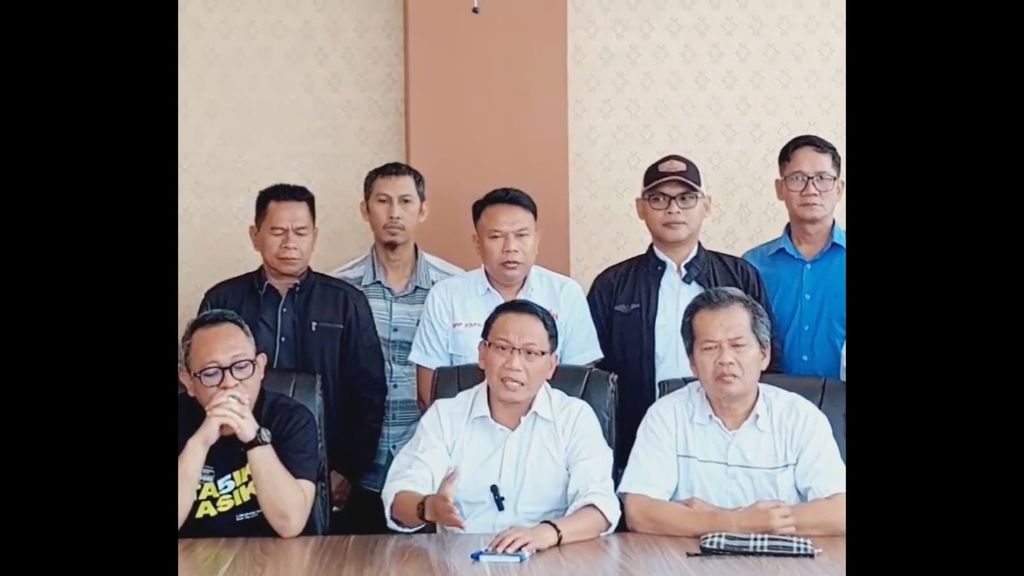 Pernyataan resmi Presiden Konfederasi Serikat Pekerja Nusantara (KSPN) Ristadi terkait gelombang PHK pabrik tekstil (Rabu, 26/6/2024). (Tangkapan Layar)
