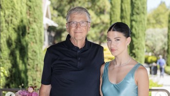 Phoebe adalah putri bungsu dari Bill Gates dan Melinda French Gates. Mantan pasangan tersebut, yang bercerai pada tahun 2021 setelah 27 tahun menikah, juga  orang tua dari putri Jennifer, 28, dan putra Rory, 23. Foto: Instagram