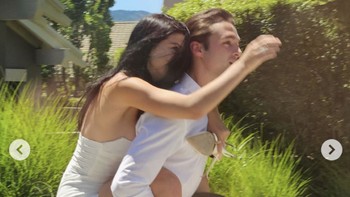 Phoebe juga mengonfirmasi percintaannya yang telah lama dispekulasikan dengan Arthur, cucu dari legenda The Beatles, Mary McCartney.  Foto: Instagram