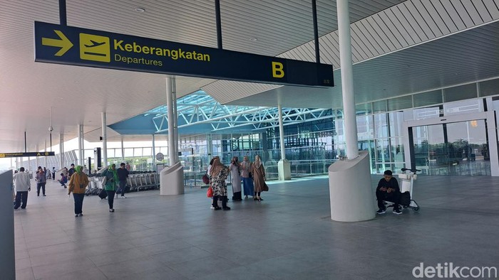 Pintu keberangkatan di terminal baru Bandara Sultan Hasanuddin