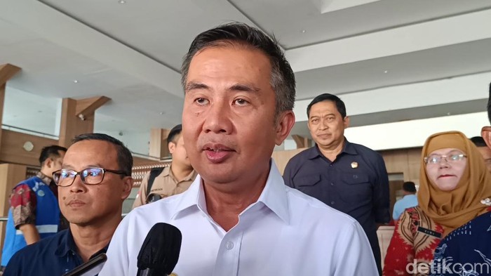 Pj Gubernur Jawa Barat, Bey Machmudin. (Rizky Adha M/detikcom)