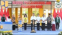 Presiden Jokowi didampingi Direktur Jenderal Cipta Karya Diana Kusumastuti meresmikan pekerjaan pembangunan, rehabilitasi dan renovasi sarana dan prasarana pendidikan di Kalimantan Tengah pada Kamis (27/6/2024). Peresmian dilakukan terpusat di Institut Agama Islam Negeri (IAIN) Kota Palangka Raya.
