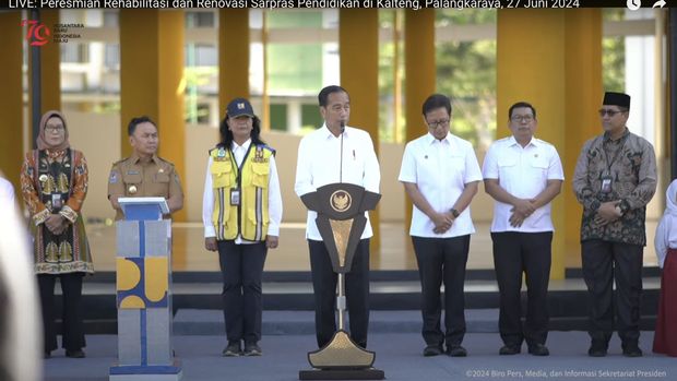 Presiden Joko Widodo (Jokowi) meresmikan hasil pembangunan rehabilitasi dan renovasi fasilitas infrastruktur pendidikan di Kalimantan Tengah.
