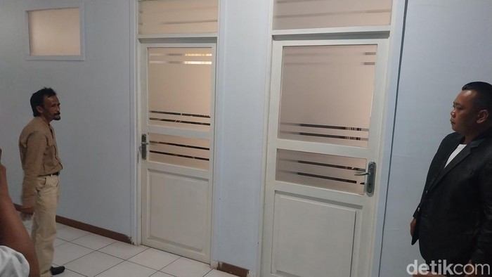 Ruangan kantor YPPM UNMA dikunci.