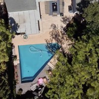 Dari beberapa foto dan video yang diunggah, rumah Gilang dan istrinya, Shandy Purnamasari, ini memang tidak semegah kediamannya di negeri sendiri. Namun, lokasinya berada di kawasan elite Beverly Hills, Los Angeles, Amerika Serikat.  (Foto: Instagram/@juragan_99)