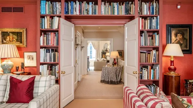 Salah satu ruang makan yang dibuat mirip dengan Althorp House.