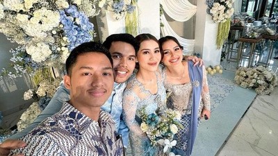 7 Pesona Sarah Menzel di Lamaran Thariq-Aaliyah, Cantik Berkebaya Biru