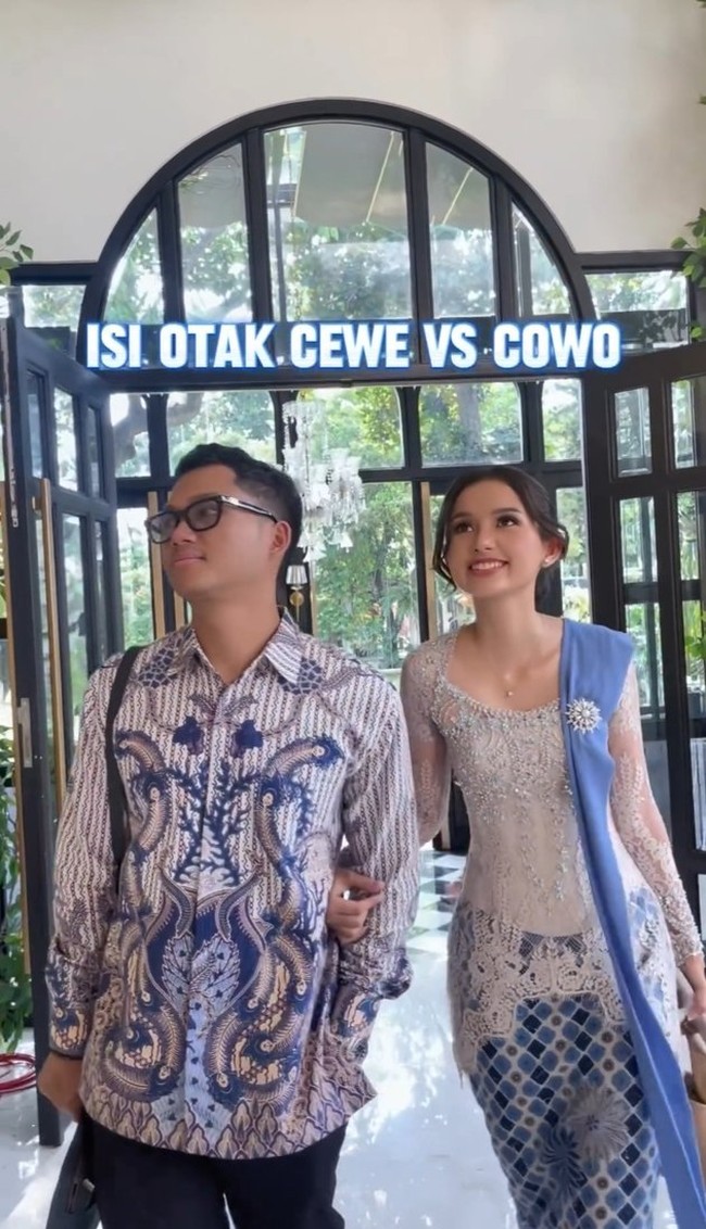 Azriel dan Sarah juga membuat konten mengenai isi otak cewek vs cowok saat kondangan. Foto: Instagram/@ssarah_menzel