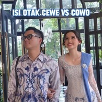 Azriel dan Sarah juga membuat konten mengenai isi otak cewek vs cowok saat kondangan. Foto: Instagram/@ssarah_menzel