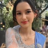 Penampilan Sarah pun kerap banjir pujian netizen. Tanpa perlu pulasan makeup tebal wajahnya sudah terlihat cantik. Foto: Instagram/@ssarah_menzel
